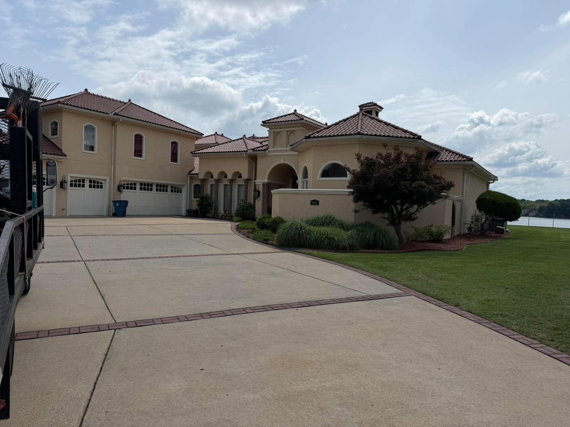 Professionally maintained lawn and landscaping at a Central Arkansas home